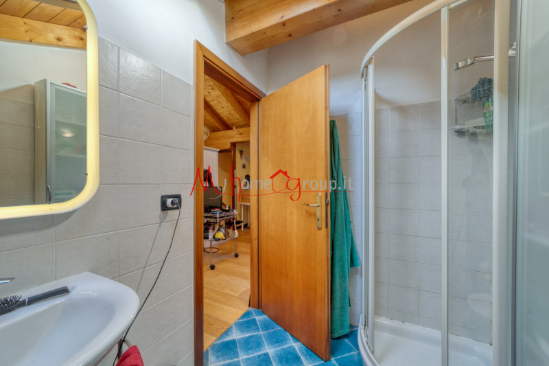 PADOVA ZONA PALTANA - In piccolo condominio, appartamento disposto su due piani in zona interna e...