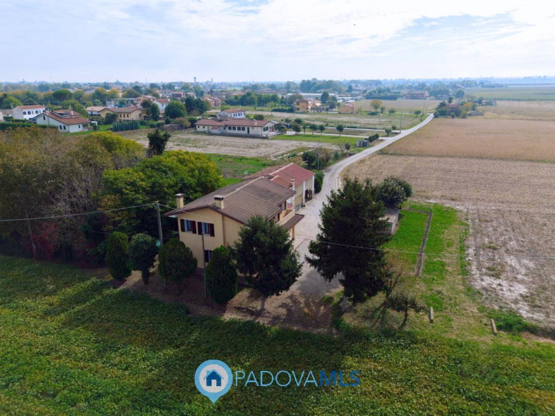 Immobile in esclusiva al Gruppo Padova MLS

Immersa nel verde ma comodamente vicina al centro del...