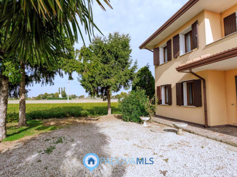 Immobile in esclusiva al Gruppo Padova MLS

Immersa nel verde ma comodamente vicina al centro del...