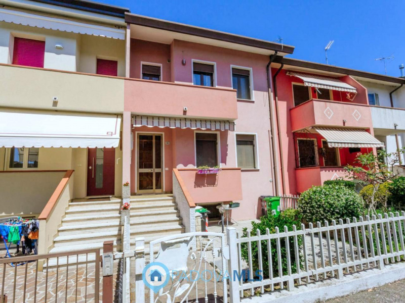 Immobile in esclusiva al Gruppo Padova MLS

In una tranquilla zona residenziale del Comune di San...