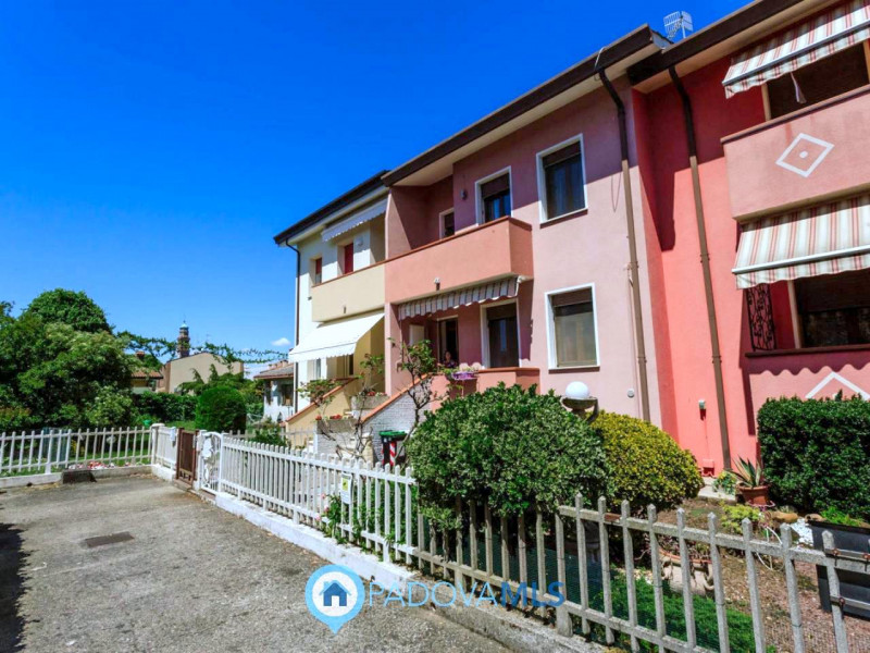 Immobile in esclusiva al Gruppo Padova MLS

In una tranquilla zona residenziale del Comune di San...