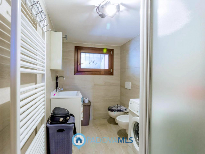 Immobile in esclusiva al Gruppo Padova MLS

In una tranquilla zona residenziale del Comune di San...