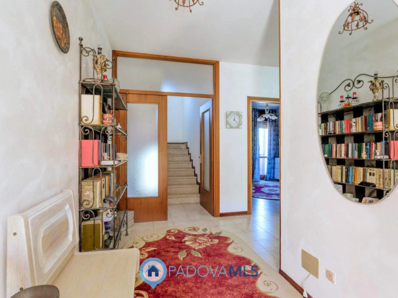 Immobile in esclusiva al Gruppo Padova MLS

In una tranquilla zona residenziale del Comune di San...