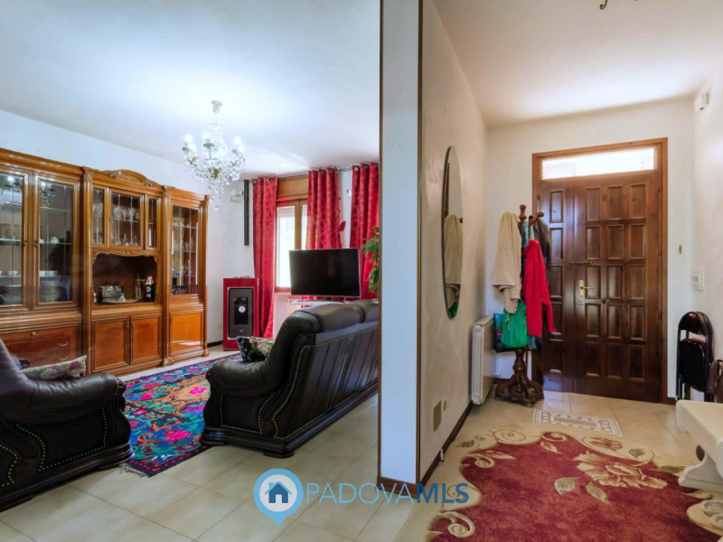 Immobile in esclusiva al Gruppo Padova MLS

In una tranquilla zona residenziale del Comune di San...