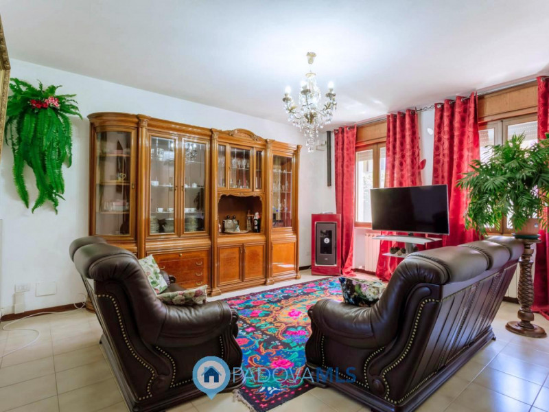 Immobile in esclusiva al Gruppo Padova MLS

In una tranquilla zona residenziale del Comune di San...