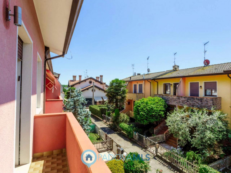 Immobile in esclusiva al Gruppo Padova MLS

In una tranquilla zona residenziale del Comune di San...