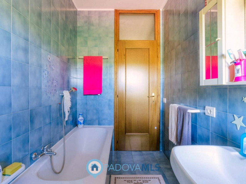 Immobile in esclusiva al Gruppo Padova MLS

In una tranquilla zona residenziale del Comune di San...