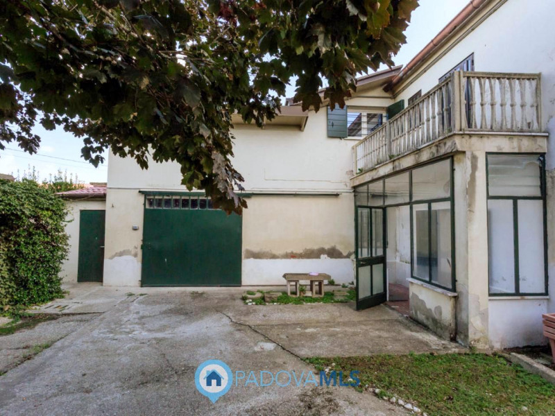 Immobile in esclusiva al Gruppo Padova MLS

Nel centro di Agna, proponiamo in vendita una casa si...