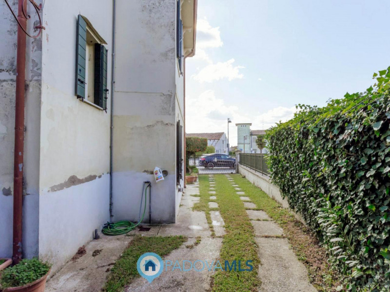 Immobile in esclusiva al Gruppo Padova MLS

Nel centro di Agna, proponiamo in vendita una casa si...