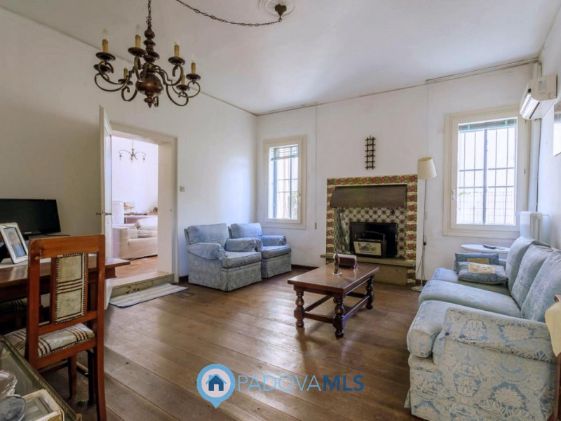 Immobile in esclusiva al Gruppo Padova MLS

Nel centro di Agna, proponiamo in vendita una casa si...