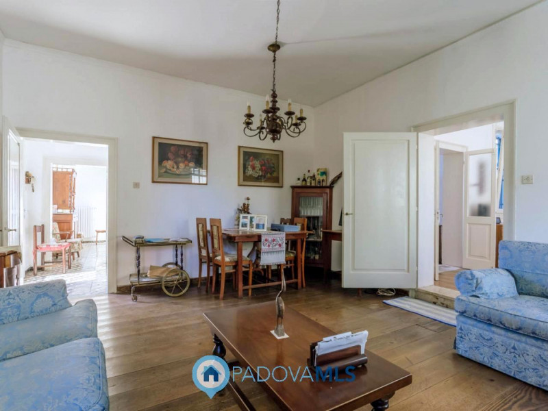 Immobile in esclusiva al Gruppo Padova MLS

Nel centro di Agna, proponiamo in vendita una casa si...