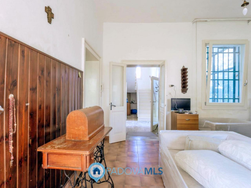 Immobile in esclusiva al Gruppo Padova MLS

Nel centro di Agna, proponiamo in vendita una casa si...