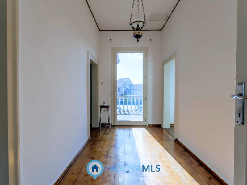 Immobile in esclusiva al Gruppo Padova MLS

Nel centro di Agna, proponiamo in vendita una casa si...