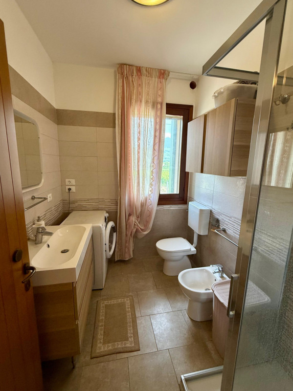 COMPOSIZIONE:
Appartamento per affitti brevi, in bellissimo complesso agrituristico, sito al pian...