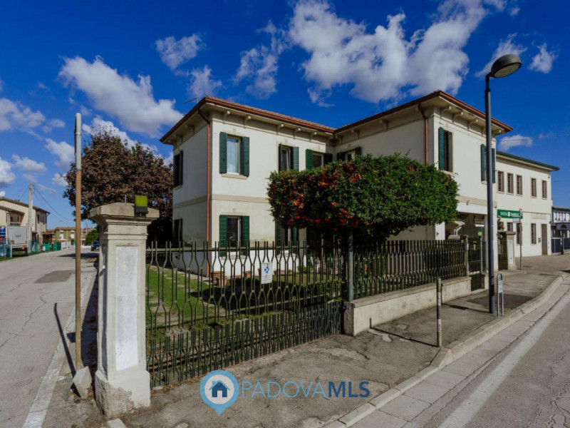 Immobile in esclusiva al Gruppo Padova MLS
Nel centro di Agna, proponiamo in vendita una casa sin...