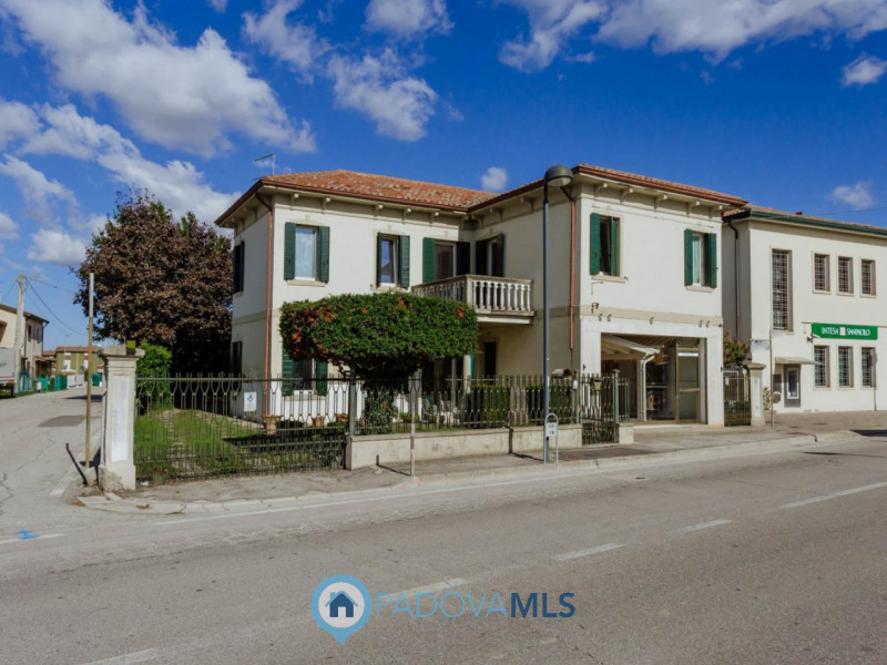 Immobile in esclusiva al Gruppo Padova MLS
Nel centro di Agna, proponiamo in vendita una casa sin...