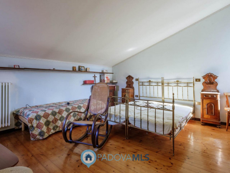 Immobile in esclusiva al Gruppo Padova MLS
Nel centro di Agna, proponiamo in vendita una casa sin...