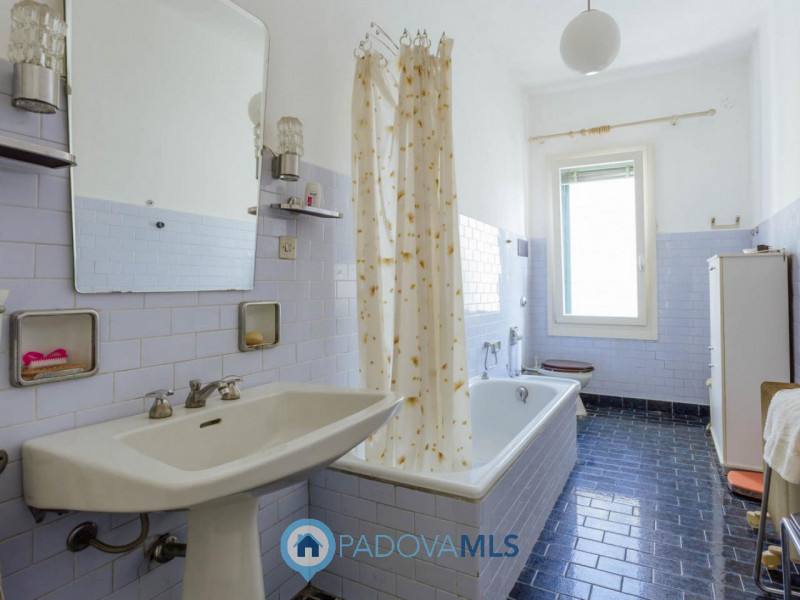 Immobile in esclusiva al Gruppo Padova MLS
Nel centro di Agna, proponiamo in vendita una casa sin...