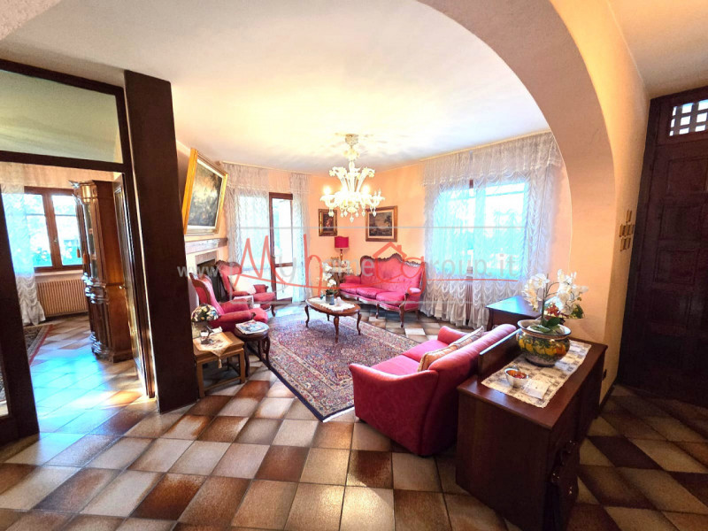 SACCOLONGO - (Rif.V359-s) - Scopri questa straordinaria villa situata nel cuore di Saccolongo, un...