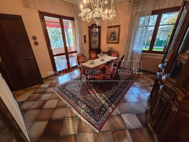 SACCOLONGO - (Rif.V359-s) - Scopri questa straordinaria villa situata nel cuore di Saccolongo, un...