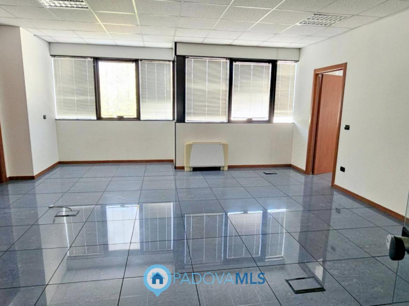 Immobile in esclusiva al Gruppo Padova MLS

PADOVA Zona Industriale Est. Scopri questo spazioso u...