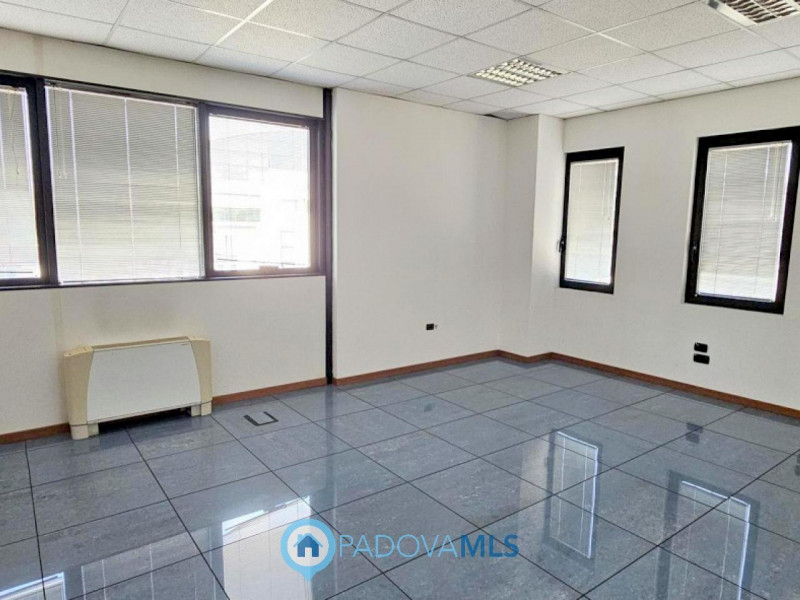 Immobile in esclusiva al Gruppo Padova MLS

PADOVA Zona Industriale Est. Scopri questo spazioso u...