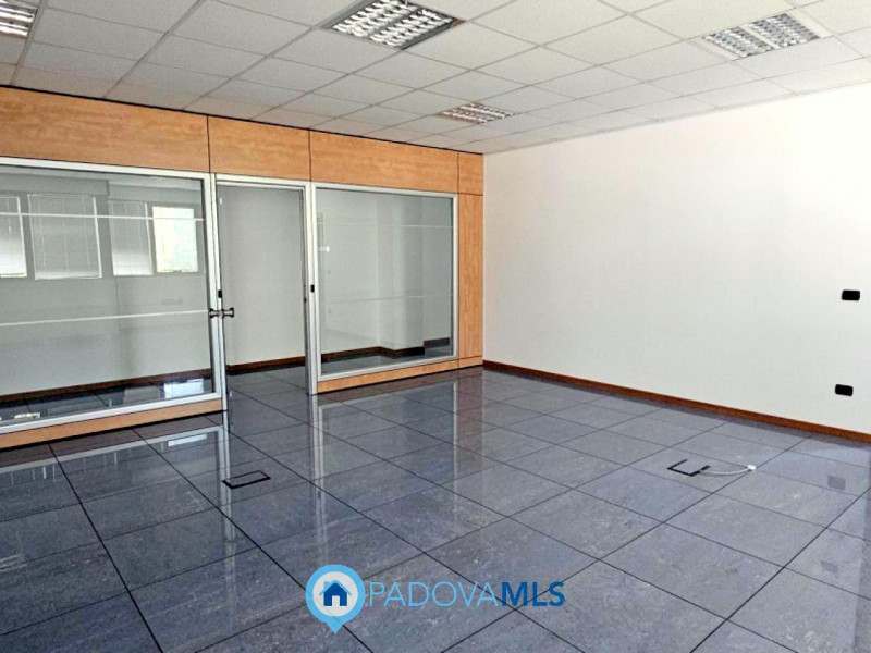 Immobile in esclusiva al Gruppo Padova MLS

PADOVA Zona Industriale Est. Scopri questo spazioso u...