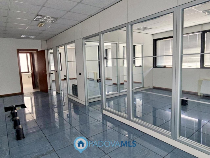 Immobile in esclusiva al Gruppo Padova MLS

PADOVA Zona Industriale Est. Scopri questo spazioso u...