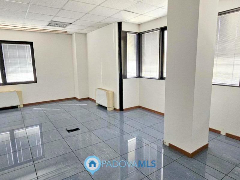 Immobile in esclusiva al Gruppo Padova MLS

PADOVA Zona Industriale Est. Scopri questo spazioso u...