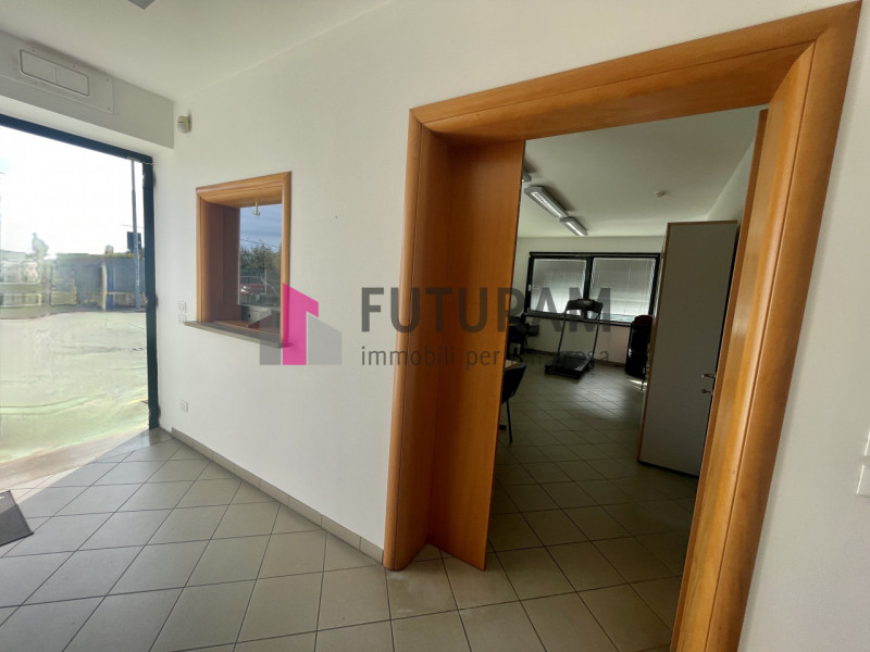 RIF: 106.V.NM - CAMPAGNA LUPIA (VE) - PER INFO 340 335 8378 - 0444/310220

propongo in vendita un...