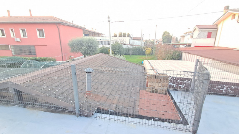 Scopri la tua nuova casa a Grisignano di Zocco! Proponiamo in vendita una splendida porzione di b...