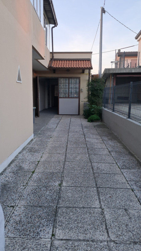 Scopri la tua nuova casa a Grisignano di Zocco! Proponiamo in vendita una splendida porzione di b...