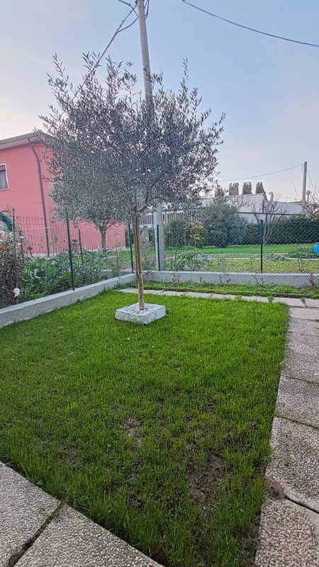 Scopri la tua nuova casa a Grisignano di Zocco! Proponiamo in vendita una splendida porzione di b...