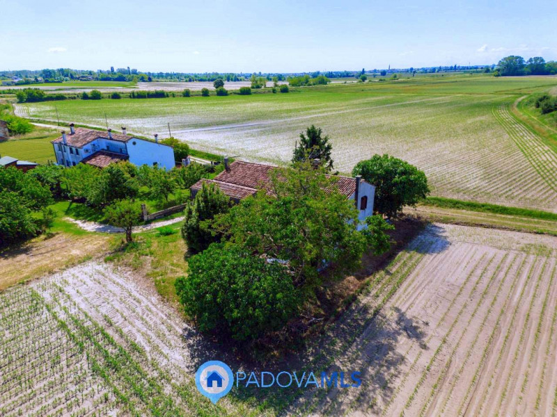 Immobile in esclusiva al Gruppo Padova MLS

Tra le campagne silenziose di Prà D’Este, dove la nat...