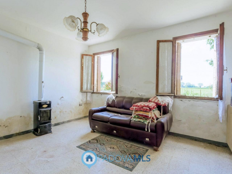 Immobile in esclusiva al Gruppo Padova MLS

Tra le campagne silenziose di Prà D’Este, dove la nat...