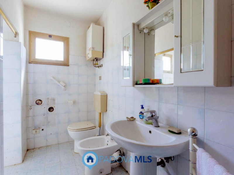 Immobile in esclusiva al Gruppo Padova MLS

Tra le campagne silenziose di Prà D’Este, dove la nat...