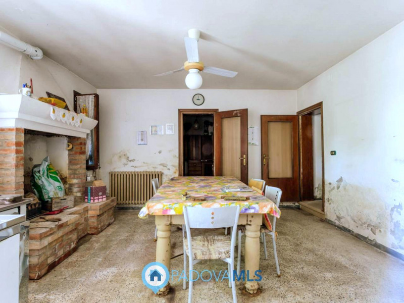 Immobile in esclusiva al Gruppo Padova MLS

Tra le campagne silenziose di Prà D’Este, dove la nat...