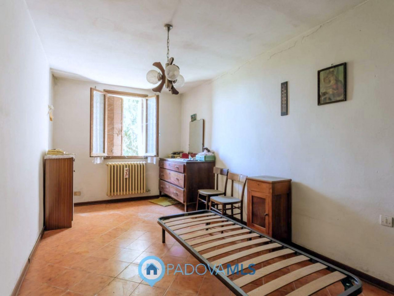 Immobile in esclusiva al Gruppo Padova MLS

Tra le campagne silenziose di Prà D’Este, dove la nat...