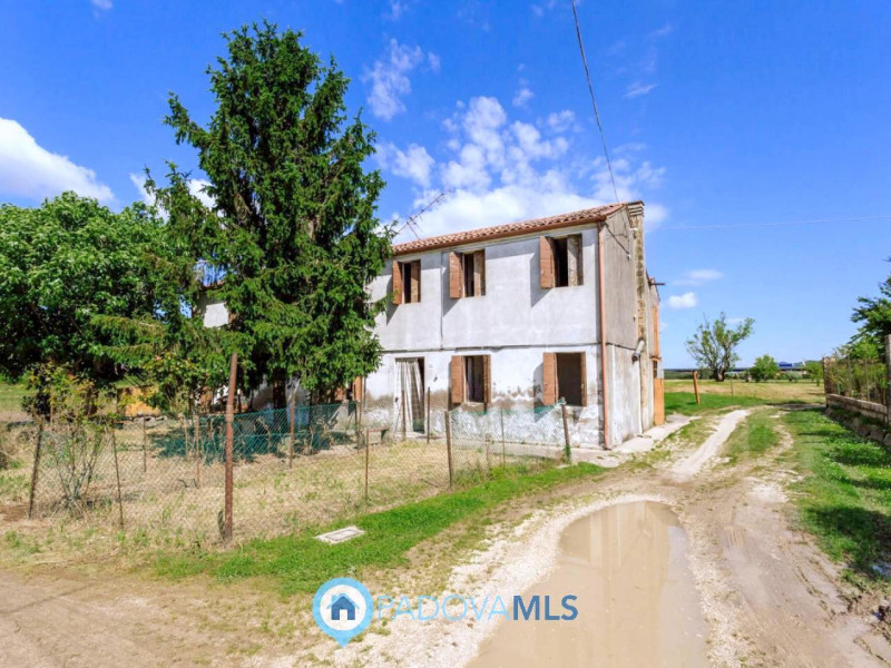 Immobile in esclusiva al Gruppo Padova MLS

Tra le campagne silenziose di Prà D’Este, dove la nat...