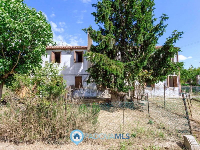 Immobile in esclusiva al Gruppo Padova MLS

Tra le campagne silenziose di Prà D’Este, dove la nat...