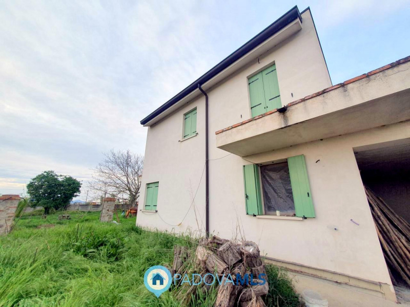 Immobile in esclusiva al Gruppo Padova MLS

A Pozzonovo, porzione di bifamiliare al grezzo con am...