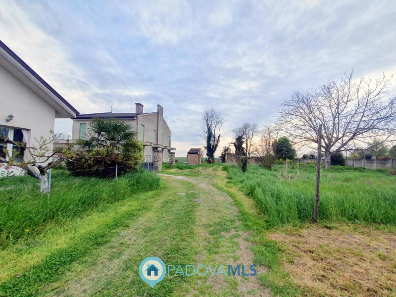 Immobile in esclusiva al Gruppo Padova MLS

A Pozzonovo, porzione di bifamiliare al grezzo con am...