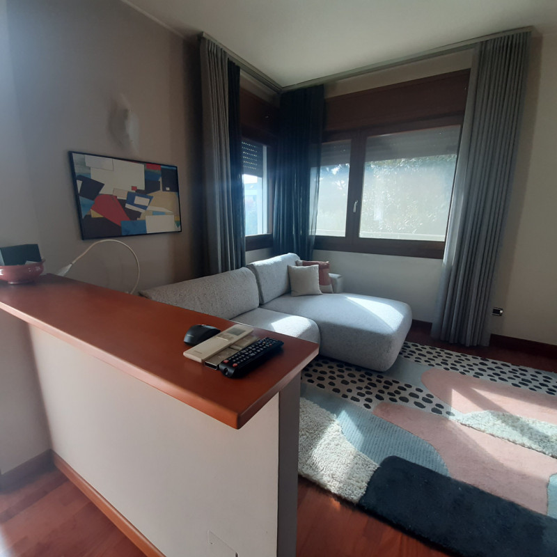 Nella rinomata cittadina di Montegrotto Terme, proponiamo un'ampia, splendida, porzione di villa ...