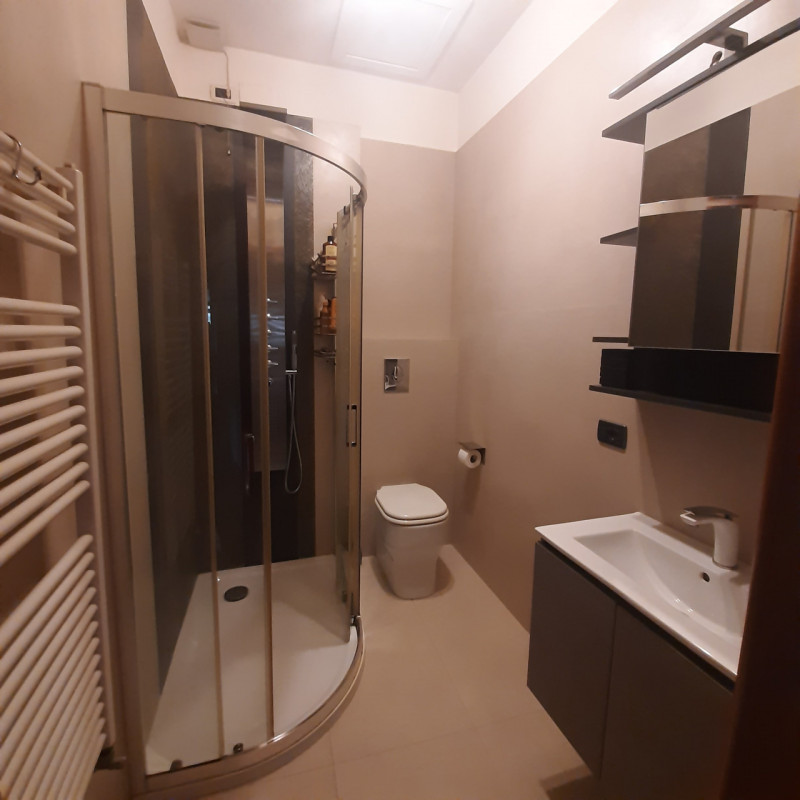 Nella rinomata cittadina di Montegrotto Terme, proponiamo un'ampia, splendida, porzione di villa ...