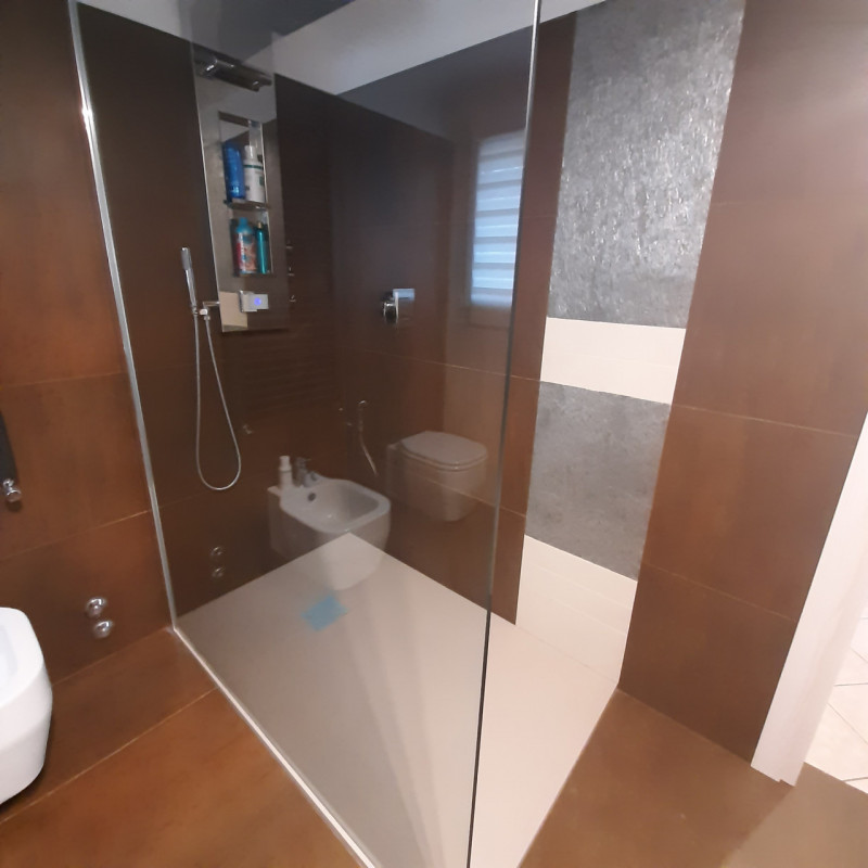 Nella rinomata cittadina di Montegrotto Terme, proponiamo un'ampia, splendida, porzione di villa ...