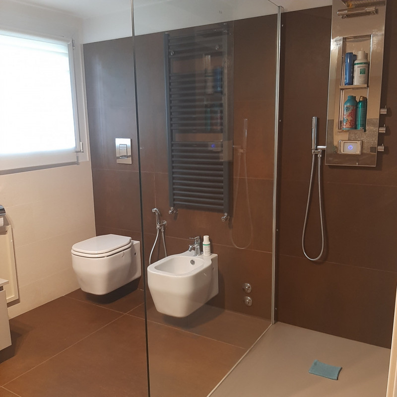 Nella rinomata cittadina di Montegrotto Terme, proponiamo un'ampia, splendida, porzione di villa ...