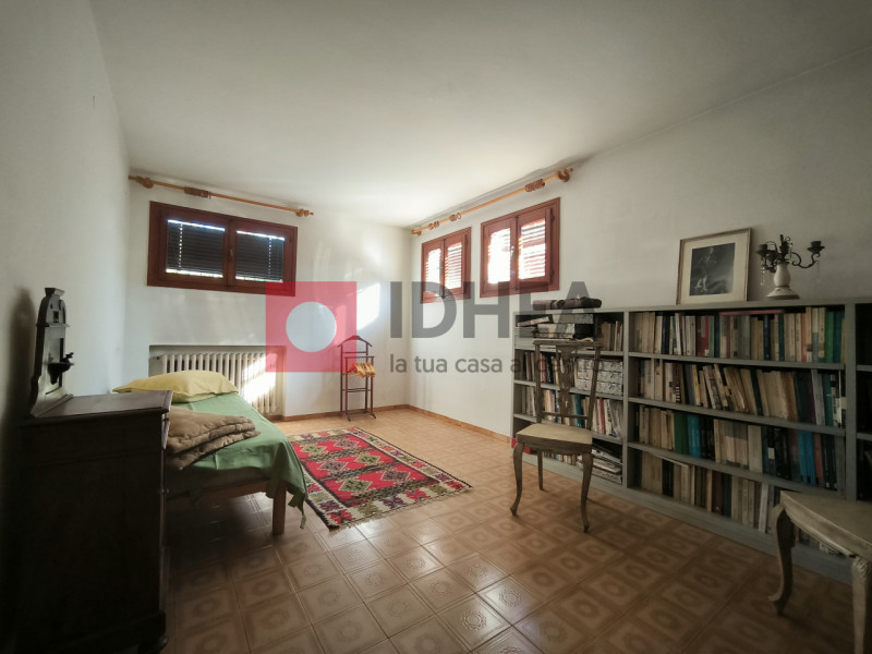 TREVISO SANT'ANGELO RIF. "UTA1"

A 5 minuti dal centro cittadino, proponiamo in vendita casa sing...