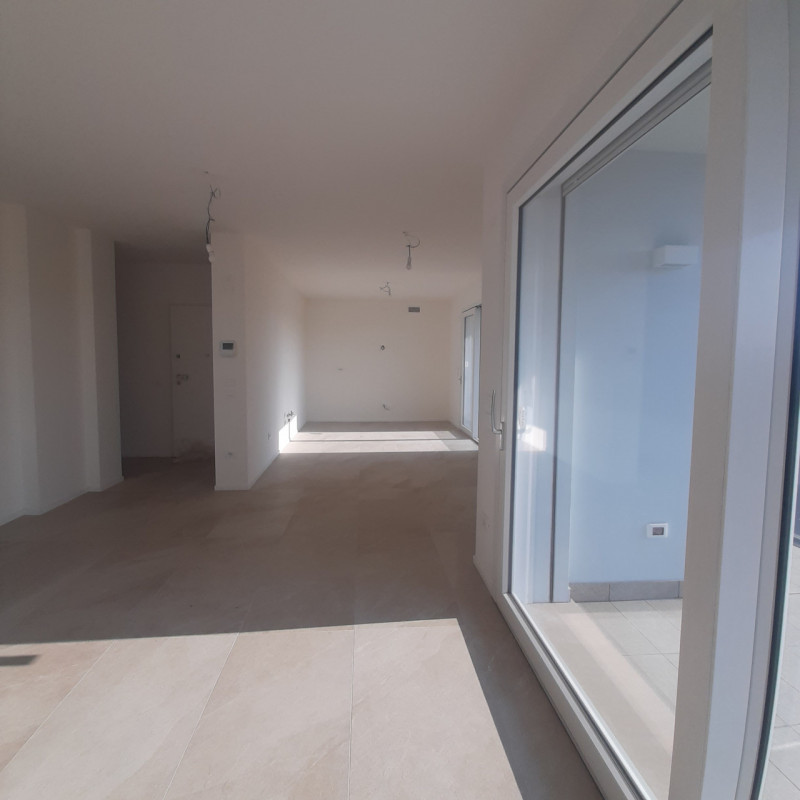 In elegante contesto proponiamo ELEGANTE ATTICO CON TERRAZZO STREPITOSO.
L'immobile è posto in co...