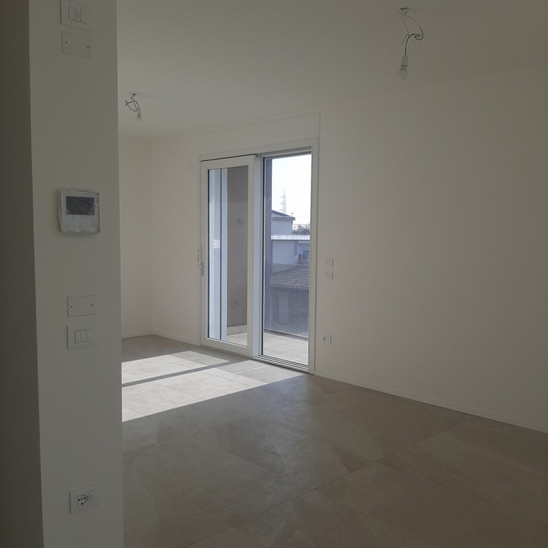 In elegante contesto proponiamo ELEGANTE ATTICO CON TERRAZZO STREPITOSO.
L'immobile è posto in co...