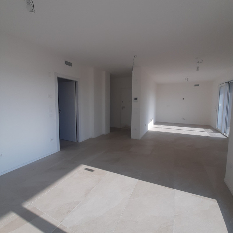 In elegante contesto proponiamo ELEGANTE ATTICO CON TERRAZZO STREPITOSO.
L'immobile è posto in co...